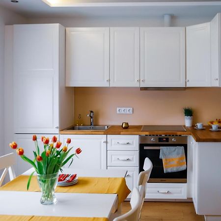 Cozy Apartment In The Downtown Gyor Exterior photo