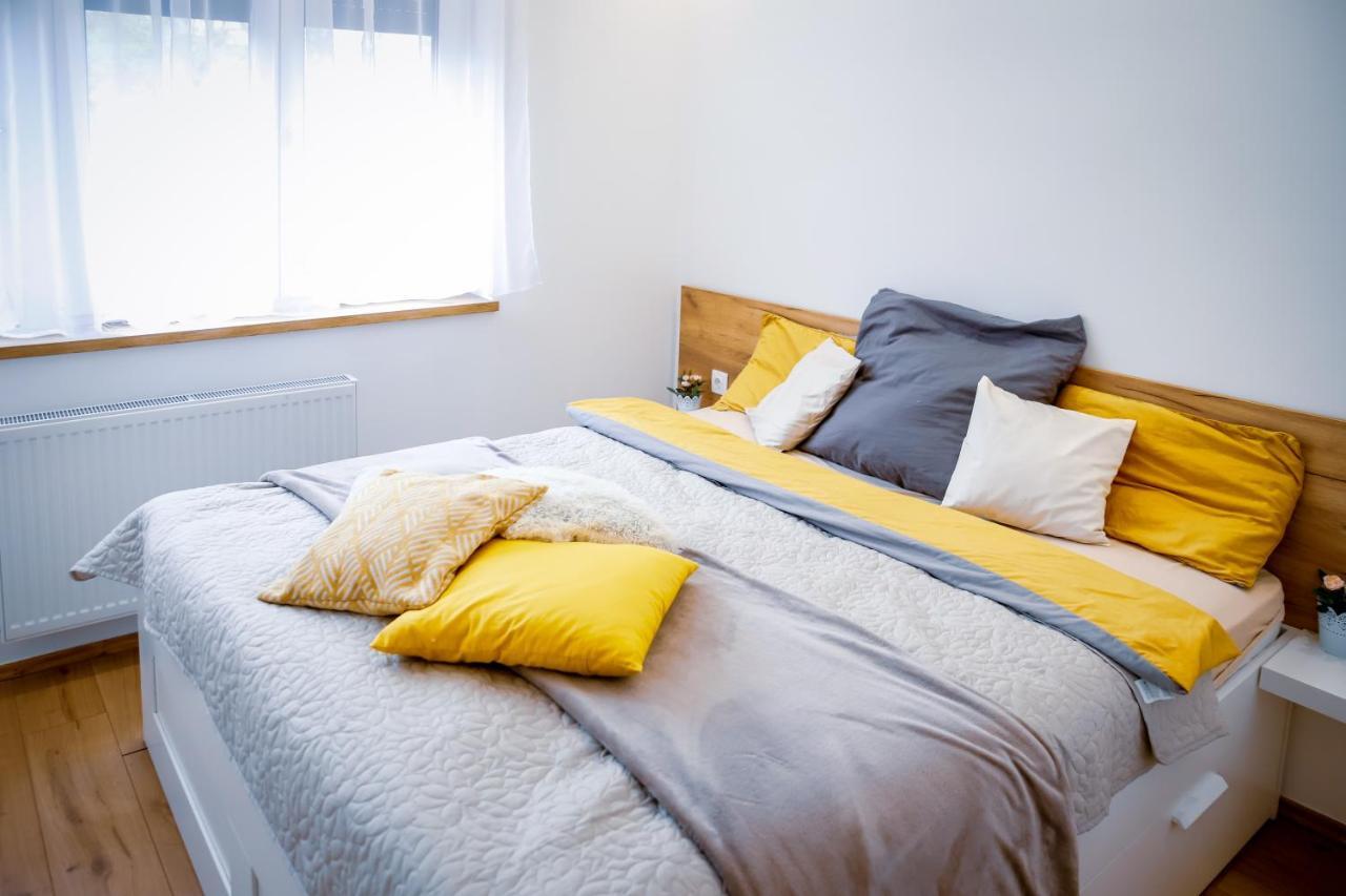 Cozy Apartment In The Downtown Gyor Exterior photo